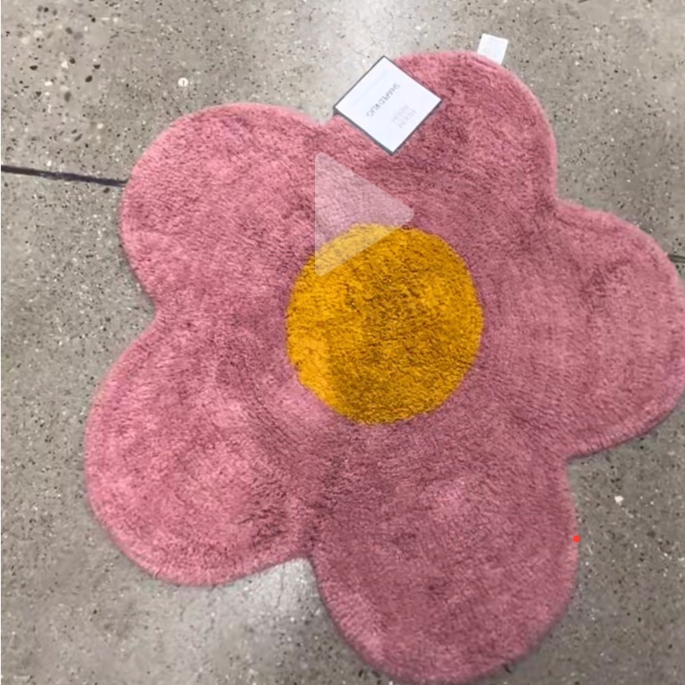 Flower rug measuring 30x30